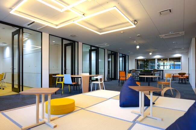 石川県 JR小松駅直結「Komatsu 九」に「CO-WORKING AREA」がオープン