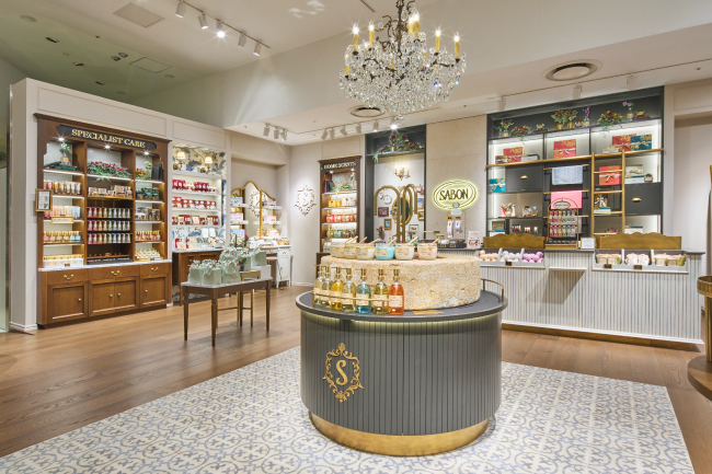 京都高島屋S.C.店がオープン。光と香り、花々にあふれる空間で感性がときめくショッピング体験を
