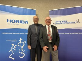 HORIBA Instruments Incorporated代表 Jai Hakhu(左)　Process Instruments, Inc.代表 Lee M Smith(右)