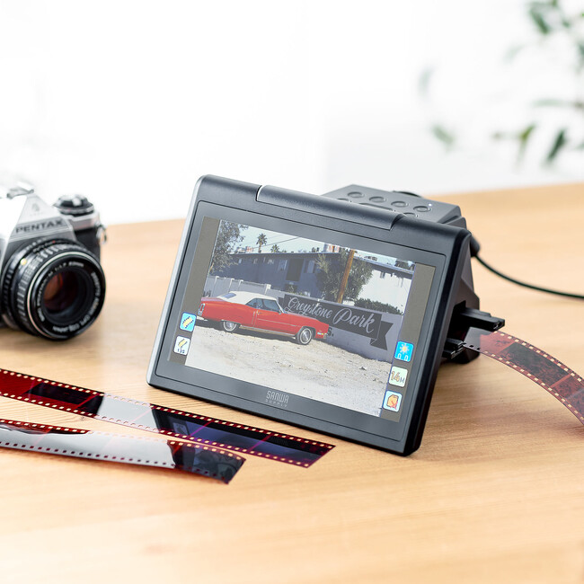 昔のフィルムをデジタル化！大型ディスプレイ付きのフィルムスキャナーを発売