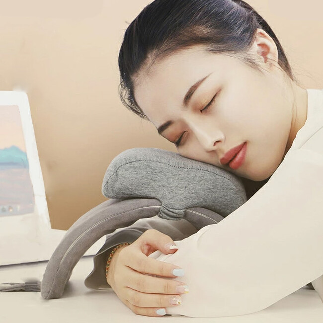 オフィスでの昼寝はこの枕!腕が痛くならない昼寝枕でリフレッシュ!!