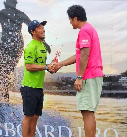 【サーフィン】秋本祥坪選手、JPSAロングボード第3戦「クリオマンション 茅ヶ崎ロングボードプロ」で2位！