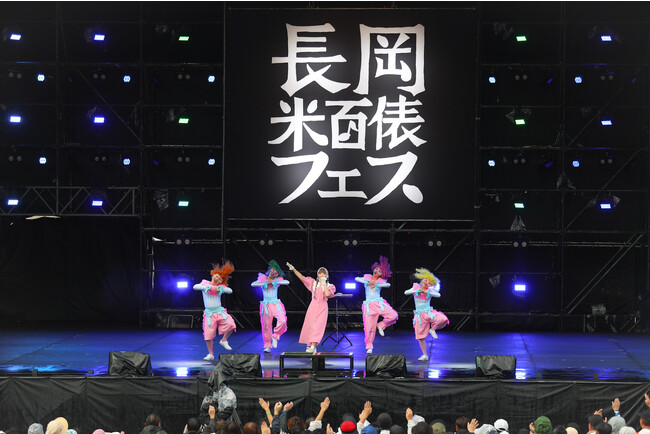きゃりーぱみゅぱみゅと加藤諒がステージで“夢”のコラボレーション！　完コピダンスで観客を驚かせた米百俵フェス