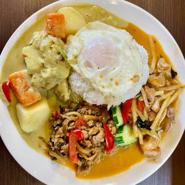 ガパオとレッドカレー➕イエローカレー　