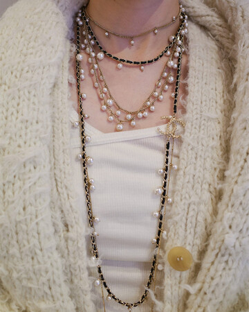 B Edition NEWoMan新宿店にてCHANELのヴィンテージ ウエアやアクセサリーの販売がスタート。