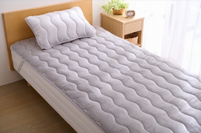 「選べる、見つかる、あたたかさ」PB「CLOSSHI PREMIUM」から3タイプの敷きパッドが登場！