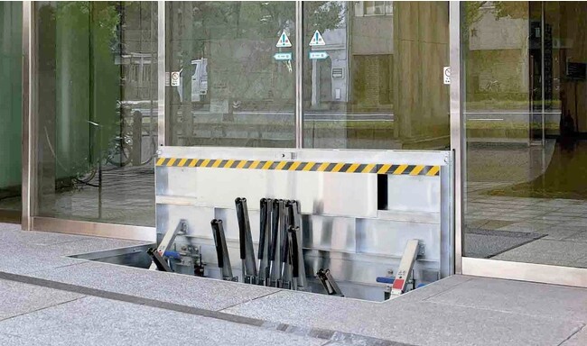 簡単セット・簡単収納　鈴木シャッターの防水板「アピアガード」シリーズ「起伏タイプ防水板（手動跳ね上げ式）」を発売（鈴木シャッター）
