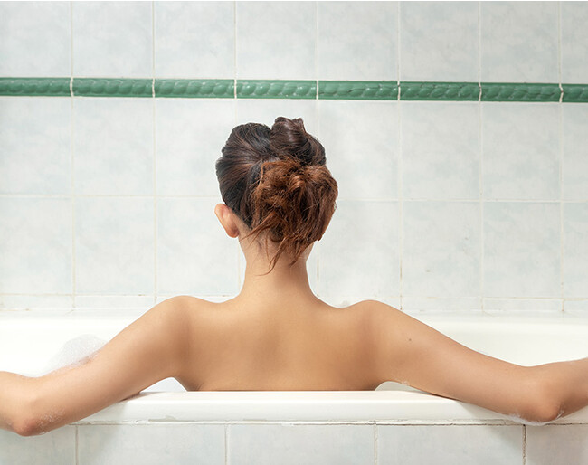 40代女性の55%が週の半数以上は入浴（湯船に浸かる）！選ぶポイントは効果と香り。食べ物の香りや温度によって香りが変わるものなど、こだわりの“香り”に関する意見も。入浴剤使用の実態調査