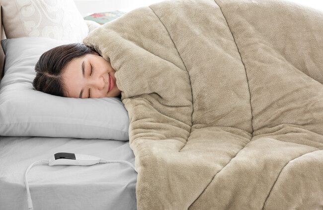 「ここから出たくない...」もはやこたつの暖かさ！電熱線不要の、革新的な電気掛け布団が誕生！