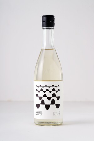 月桂冠の新商品これまでにないアルコール分5％の日本酒「Gekkeikan Studio no.4」の開発において、セントマティックの香りと言葉を変換するAI「KAORIUM for Sake」が貢献