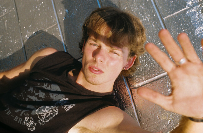 オーストラリア・ポップ界の新星、Y2K旋風のZ世代アーティストコーディ・ジョン初の来日公演決定！