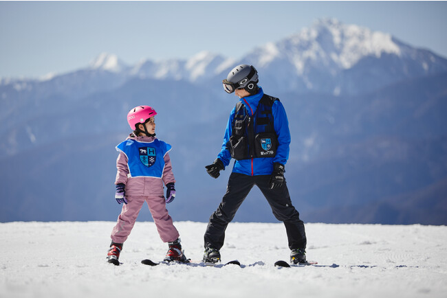 【星野リゾート　リゾナーレ八ヶ岳】お子さまの初めてのスキーをホテルが全面サポートする宿泊プラン「パーフェクトスキーデビューステイ」提供｜期間：2023年12月26日～2024年3月20日