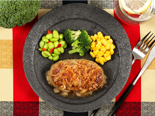ふ~っくら、ジューシーな味わい「オニオングリルハンバーグ」がナッシュから新発売