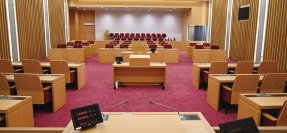 東和エンジニアリングが「あま市役所」様の新庁舎において、誰もが参加しやすい議場、安全安心を守る災害対策体制づくりをサポート