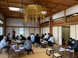 寺院でのスマホ教室の様子。10/25(水) スマホ教室で取材・撮影対応可能です。ご希望の方は一度ご連絡ください。 寺院でのスマホ教室の様子。10/25(水) スマホ教室で取材・撮影対応可能です。ご希望の方は一度ご連絡ください。