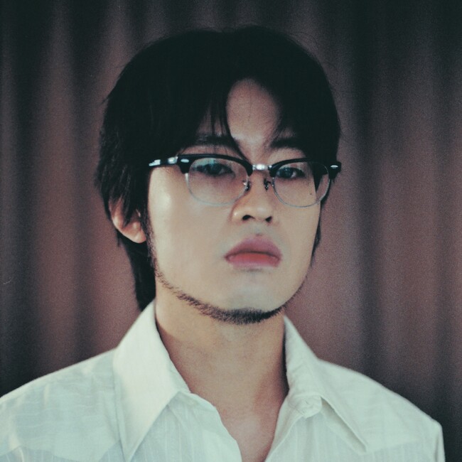 低音域の歌声が魅力的な韓国のシンガーソングライターSamuiが、EP「Autumn Is A Gray Afternoon」をリリース！