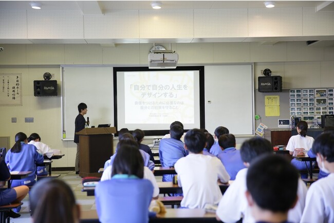 学生たちに働くことの楽しさと自己肯定感を高める出前授業株式会社ハッピースマイル代表取締役社長兼CEO　佐藤堅一が登壇