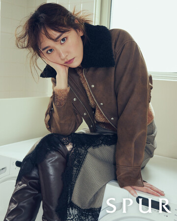 新垣結衣がLILY BROWNの最新ルックを身にまとい、約２年ぶりにSPUR最新号に登場！！