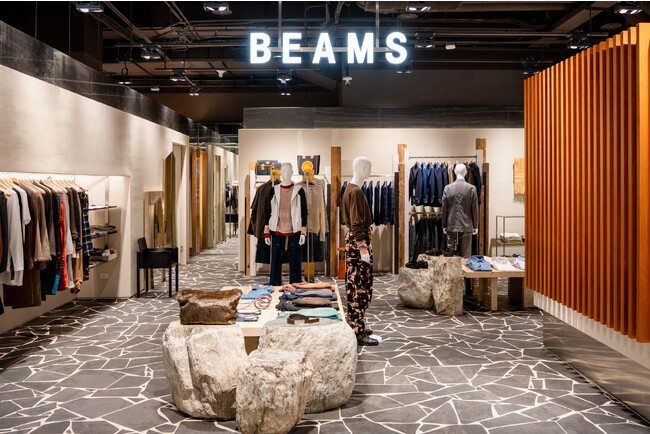 ビームス、台湾・台北に〈BEAMS F〉〈Demi-Luxe BEAMS〉などを扱う、大人に向けた新店舗「BEAMS 新光三越DIAMOND TOWERS」をオープン