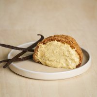 銀座緑花堂から贅沢なご褒美シュークリーム「ウルトラバニラシュークリーム」をお届け