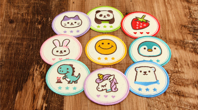 ［通園グッズ・保育士さん向け］スタンプの人気シリーズがアップリケに。おしゃれな刺繍ワッペンでお子さまの気持ちをUP！0歳～3歳のマイマークとしてもオススメ。