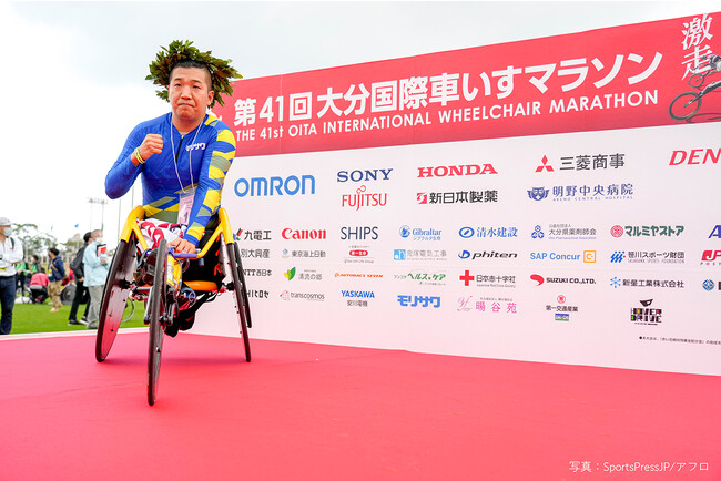 モリサワ所属の佐藤友祈選手が第42回大分国際車いすマラソンに出場、同大会内にて「prierONEプロジェクト」を始動しレーサー寄贈企画を実施