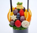 国産イチゴやブドウ、オレンジなどをフレッシュなままアレンジメントしています 国産イチゴやブドウ、オレンジなどをフレッシュなままアレンジメントしています