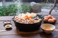 焼き鳥店『鳥さき』の畑智己氏が手掛けるお取り寄せ専門店『鶏料理はた』より限定数“鶏すき焼き”の予約を11月1日より開始