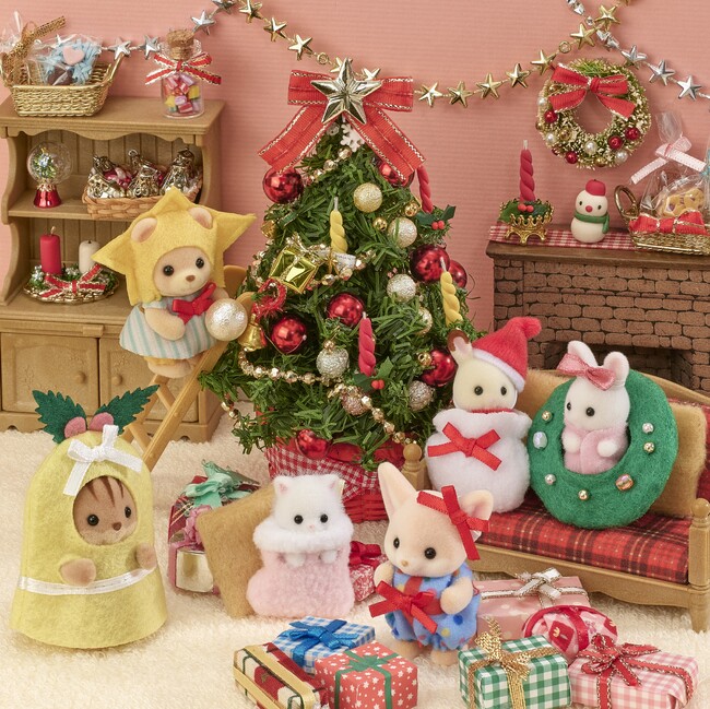 大好評の「赤ちゃんコスチューム人形」に、クリスマスデザインが仲間入り♪ シルバニアファミリー 「赤ちゃんハッピークリスマスセット」