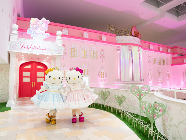 「Hello Kitty 50th Anniversary」本日11月1日（水）ハローキティのバースデーよりスタート！デジタル・クリエイター寺田てらさんとのスペシャルコラボレーションも初公開！