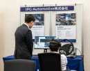 高い関心を集めたCarMakerのVRゴーグルを使用したデモの様子 高い関心を集めたCarMakerのVRゴーグルを使用したデモの様子