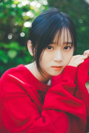 煌めく瞳の引力。櫻坂46・山下瞳月が、「blt graph.vol.96」にて雑誌初ソロ表紙を飾る！