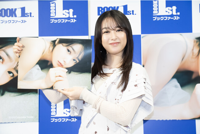 桜井日奈子がカレンダーブックの発売記念会見に登場！ “エモい日奈子”を詰め込んだカレンダーは全てのカットに自信ありの「120点満点です!!」