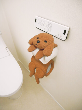 【表情がたまらない】トイレットペーパーカバーに『トイプードル』が新登場！