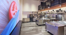 キッチンスタジオ、西麻布「Tokyo D Kitchen Studio」が、２４０インチ大型サイネージモニターのご利用「３時間無料キャンペーン」を実施致します。