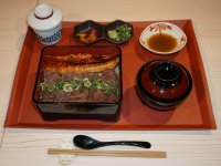 「清流うなぎ月島 東大赤門前店」開店1周年記念メニュー『うな牛はらみ重定食』『うな牛はらみ弁当』を特別価格で販売！11月30日(木)までの期間限定