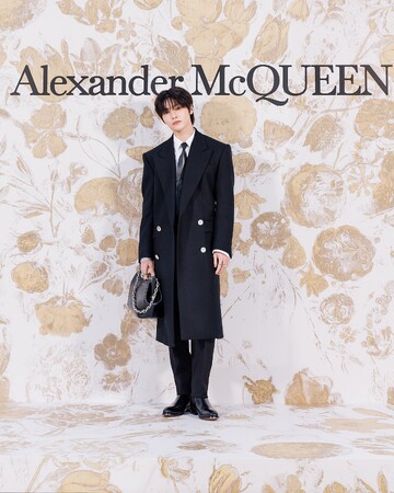 【Alexander McQueen】「ギャラリア百貨店」リニューアルオープン - Stray Kids I.N、三吉彩花、大平修蔵など華やかなメンバーが来場