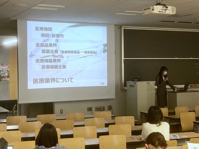 【桐蔭横浜大学】地元企業2社が、キャリア授業に登壇
