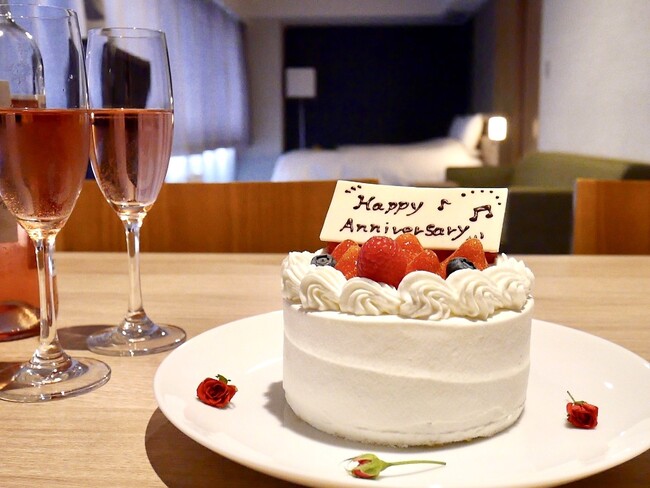 山岸パティシエ自信作「季節のフルーツショートケーキ」で記念日をロマンチックに演出！「アニバーサリー宿泊プラン」の予約受付を開始