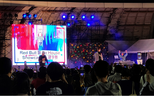 11/1~11/3に東海大学・湘南キャンパスの学園祭で行われた「Red Bull 韻 DA HOUSE in 建学祭」にLEDビジョンを設置しました。