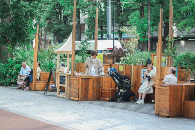 名古屋造形大学大学院 伊藤維ゼミが池袋駅東口 グリーン大通りの補修計画・色彩デザイン・着脱式屋台「Street Kiosk」の設計を担当しました