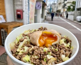 牛豚そぼろ丼 