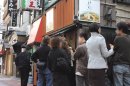 すすきの本店の行列(2004年撮影) すすきの本店の行列(2004年撮影)