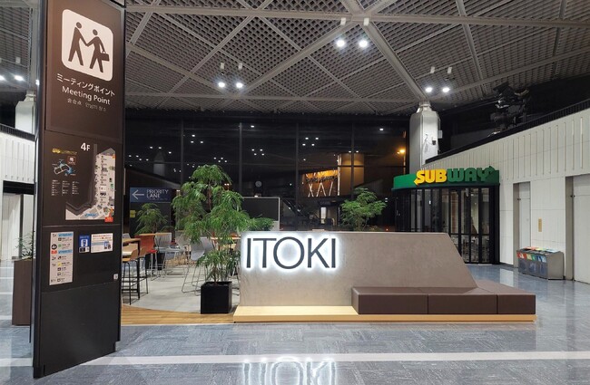 まるでオフィス!イトーキ、成田空港のラウンジスペースをリニューアル