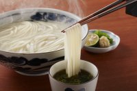 半田そうめんのオカベより、昨年累計160万食以上を売り上げた冬季限定「平延べうどん」が今期初登場！