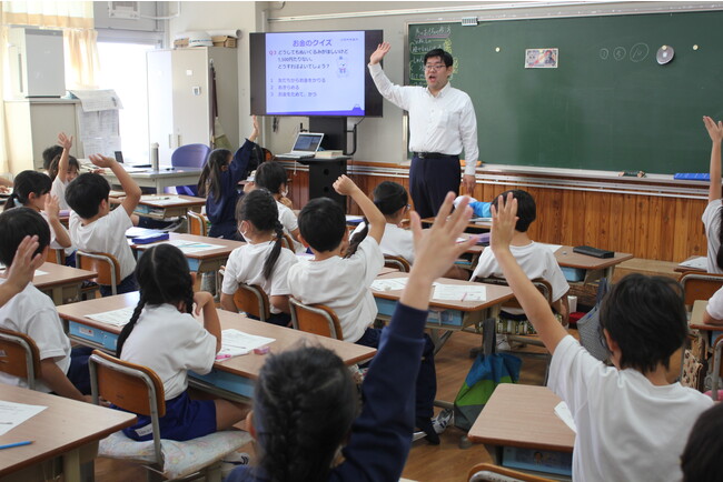 山梨大学教育学部附属小学校において出張授業を実施しました