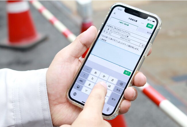 【 建設業の時間外労働規制適用まで、あと5ヶ月 】紙の帳票による手間やミスを削り、現場のペーパーレス化を推進◇電子帳票アプリ「KANNAレポート」を11/15より提供開始◇