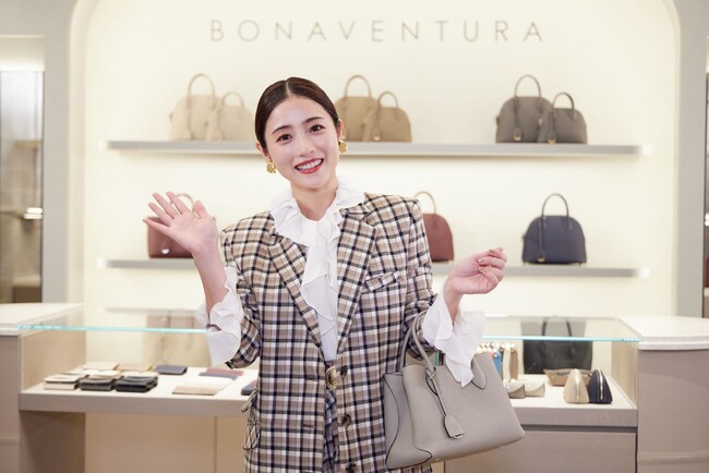 石原さとみが「ボナベンチュラ銀座店」オープニングセレモニーに登場。「特別な思い出がある」ブランドとの出会いを語る。