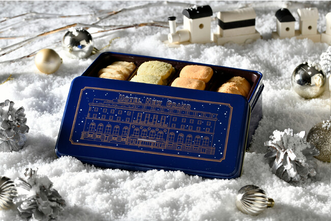 【ホテルニューグランド】冬季限定！雪景色のホテル外観をお洒落に描いた限定デザイン「オリジナル缶入りフレーバークッキー“冬缶”」数量限定300個を販売（コーヒーハウス　ザ・カフェ）