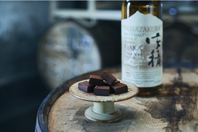 日本に酔うチョコレート「YOIYO」×福島県「安積蒸溜所」のコラボ第2弾！昨年好評の酒ガナッシュがウイスキー品質になって登場！「YOIYO酒ガナッシュ＜安積蒸溜所＞オリジナルウイスキー安積」